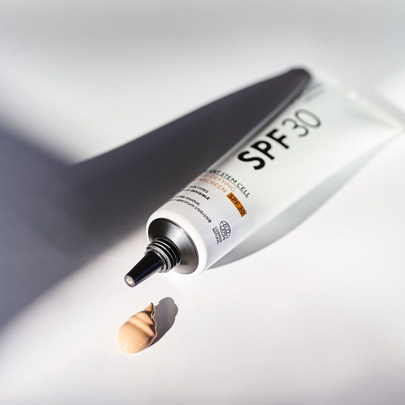 Crème solaire teintée anti-âge SPF30 de Mádara